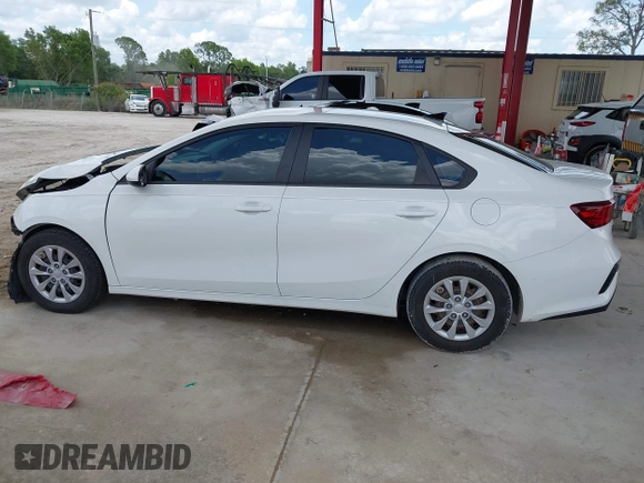 2021 Kia Forte LXS with VIN 3KPF24AD8ME338790, listed as a IAAI auction lot 42547558 with 58,308 mi miles and . Bid and sale history available at DreamBid. Image 15.