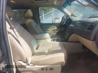 2011 GMC Sierra 2500HD Denali z VIN 1GT125C85BF190441, wystawiony jako IAAI lot #41971167 z przebiegiem 289 776 mil mil oraz . Historia ofert i sprzedaży dostępna na DreamBid. Obrazek 5.
