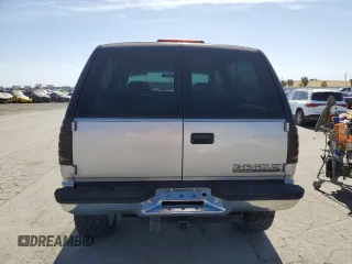 1997 Chevrolet Tahoe z VIN 3GNEK18R1VG112163, wystawiony jako Copart lot #58631925 z przebiegiem 213 262 mil mil oraz Tytuł czysty. Historia ofert i sprzedaży dostępna na DreamBid. Obrazek 6.