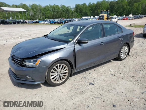 2015 Volkswagen Jetta SE z VIN 3VWD17AJ5FM309965, wystawiony jako Copart lot #54930665 z przebiegiem 141 918 mil mil oraz Szkoda całkowita • Salvage title. Historia ofert i sprzedaży dostępna na DreamBid. Obrazek 1.