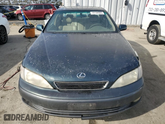 1998 Lexus ES 300 z VIN JT8BF28G4W5043724, wystawiony jako Copart lot #44194005 z przebiegiem 234 200 mil mil oraz Czysty tytuł • Clean title. Historia ofert i sprzedaży dostępna na DreamBid. Obrazek 5.