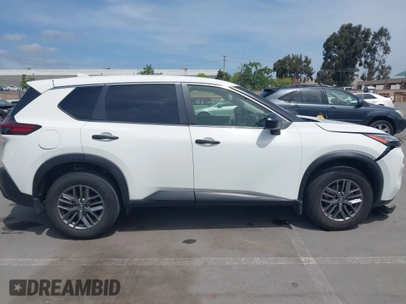 2021 Nissan Rogue S z VIN JN8AT3AA0MW011687, wystawiony jako IAAI lot #42034547 z przebiegiem 50 989 mil mil oraz . Historia ofert i sprzedaży dostępna na DreamBid. Obrazek 13.