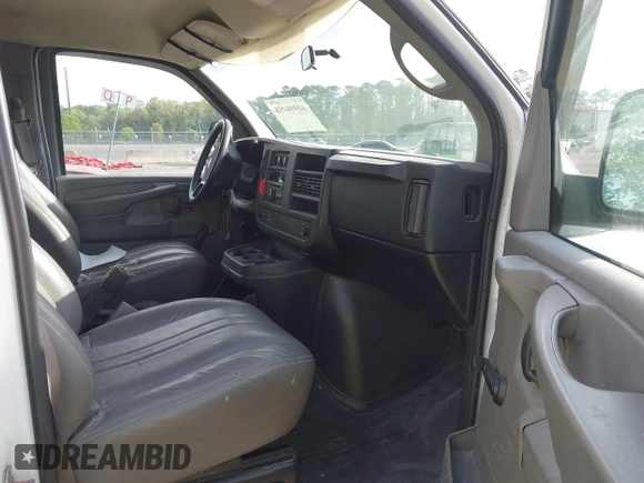 2008 Chevrolet Express Cargo Van with VIN 1GCGG25C181100994, listed as a IAAI auction lot 41994498 with 141,201 mi miles. Bid and sale history available at carsss.com. Image 5.