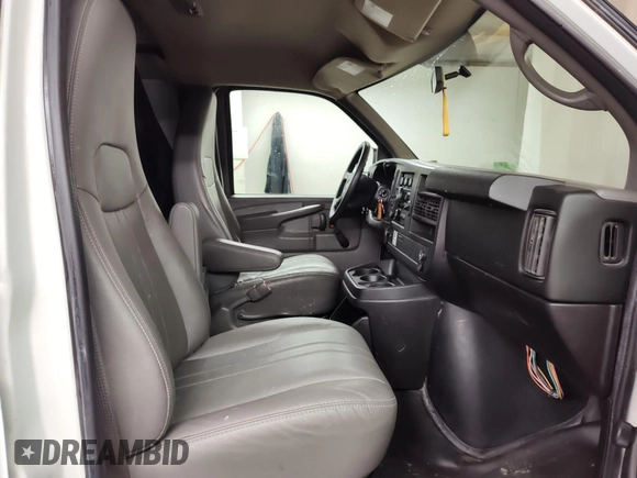 2012 Chevrolet Express Cargo z VIN 1GCSGAFXXC1137699, wystawiony jako IAAI lot #42534166 z przebiegiem 249 234 mil mil oraz . Historia ofert i sprzedaży dostępna na DreamBid. Obrazek 36.