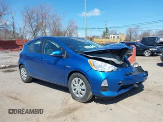 2013 Toyota Prius One z VIN JTDKDTB33D1555756, wystawiony jako IAAI lot #41962684 z przebiegiem Nie podano mil oraz . Historia ofert i sprzedaży dostępna na DreamBid. Obrazek 1.
