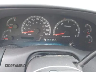 2003 Ford F-150 XL z VIN 1FTRX18W93NA69004, wystawiony jako IAAI lot #42154104 z przebiegiem 210 344 mil mil oraz . Historia ofert i sprzedaży dostępna na DreamBid. Obrazek 7.