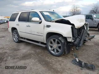 2009 Cadillac Escalade z VIN 1GYFK232X9R267887, wystawiony jako IAAI lot #41295777 z przebiegiem Nie podano mil oraz . Historia ofert i sprzedaży dostępna na DreamBid. Obrazek 1.