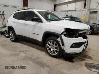 2024 Jeep Compass Latitude Lux z VIN 3C4NJDFN0RT127036, wystawiony jako Copart lot #41433235 z przebiegiem 2 361 mil mil oraz Szkoda całkowita • Salvage title. Historia ofert i sprzedaży dostępna na DreamBid. Obrazek 4.