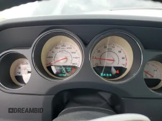 2013 Dodge Challenger R/T z VIN 2C3CDYBT9DH585965, wystawiony jako Copart lot #52995875 z przebiegiem 131 456 mil mil oraz Szkoda całkowita • Salvage title. Historia ofert i sprzedaży dostępna na DreamBid. Obrazek 9.