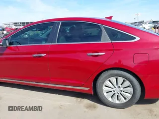 2016 Hyundai Sonata Hybrid SE with VIN KMHE24L18GA038247, listed as a IAAI auction lot 41603106 with 208,891 mi miles. Bid and sale history available at carsss.com. Image 14.