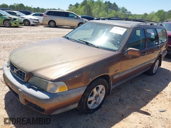 1998 Volvo V70 XC with VIN YV1LZ5646W2443819, listed as a IAAI auction lot 41977494 with 138,922 mi miles. Bid and sale history available at carsss.com. Image 2.