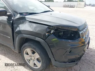 2022 Jeep Compass Latitude z VIN 3C4NJDBBXNT209295, wystawiony jako IAAI lot #42198832 z przebiegiem Nie podano mil oraz . Historia ofert i sprzedaży dostępna na DreamBid. Obrazek 6.