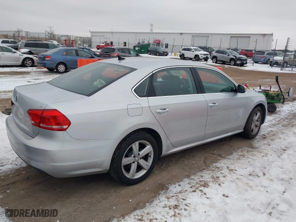 2013 Volkswagen Passat SE w/Sunroof with VIN 1VWBH7A35DC005005, listed as a IAAI auction lot 41150825 with 90,467 mi miles. Bid and sale history available at carsss.com. Image 4.