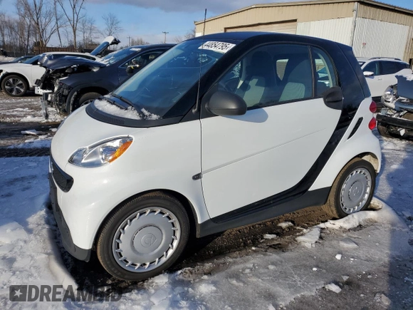 2015 Smart fortwo Passion z VIN WMEEJ3BA8FK797266, wystawiony jako Copart lot #44854795 z przebiegiem 18 581 mil mil oraz Czysty tytuł • Clean title. Historia ofert i sprzedaży dostępna na DreamBid. Obrazek 1.