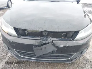 2014 Volkswagen Jetta SEL z VIN 3VWL17AJ6EM428036, wystawiony jako IAAI lot #41716470 z przebiegiem 171 805 mil mil oraz . Historia ofert i sprzedaży dostępna na DreamBid. Obrazek 6.