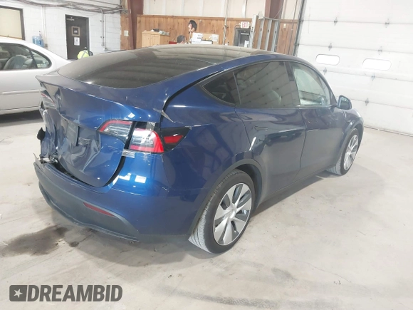 2021 Tesla Model Y Long Range with VIN 5YJYGDEE7MF066269, listed as a IAAI auction lot 42170970 with 70,170 mi miles. Bid and sale history available at carsss.com. Image 4.