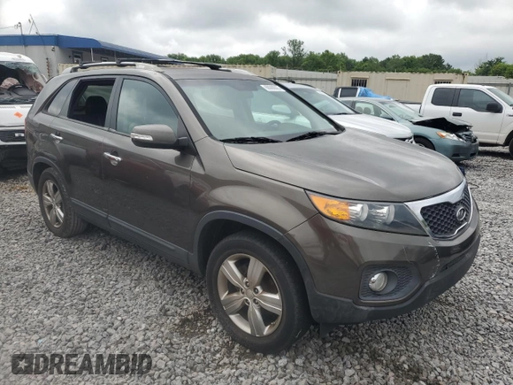 2012 Kia Sorento EX z VIN 5XYKU3A69CG279061, wystawiony jako Copart lot #60088605 z przebiegiem 272 332 mil mil oraz Czysty tytuł • Clean title. Historia ofert i sprzedaży dostępna na DreamBid. Obrazek 4.