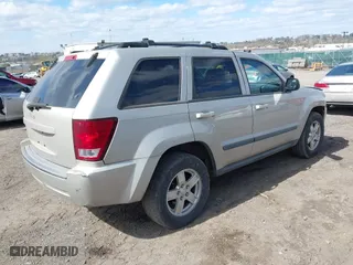 2007 Jeep Grand Cherokee Laredo with VIN 1J8GR48KX7C513145, listed as a IAAI auction lot 41994486 with 188,870 mi miles. Bid and sale history available at carsss.com. Image 4.