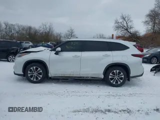 2024 Toyota Highlander LE with VIN 5TDKDRAH8RS537537, listed as a IAAI auction lot 41312425 with 194,008 mi miles and . Bid and sale history available at DreamBid. Image 14.