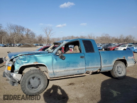 1997 Chevrolet Silverado 1500 with VIN 2GCEK19R2V1229234, listed as a Copart auction lot 47044425 with 196,943 mi miles and Salvage Title. Bid and sale history available at DreamBid. Image 1.