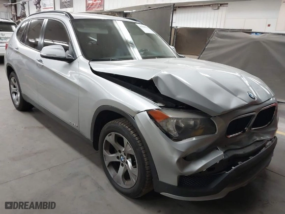 2015 BMW X1 sDrive28i with VIN WBAVM1C50FVW57526, listed as a IAAI auction lot 41888323 with 160,160 mi miles. Bid and sale history available at carsss.com. Image 1.