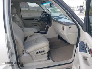 2005 Cadillac Escalade z VIN 1GYEC63T55R115387, wystawiony jako IAAI lot #41791855 z przebiegiem 165 246 mil mil oraz . Historia ofert i sprzedaży dostępna na DreamBid. Obrazek 5.