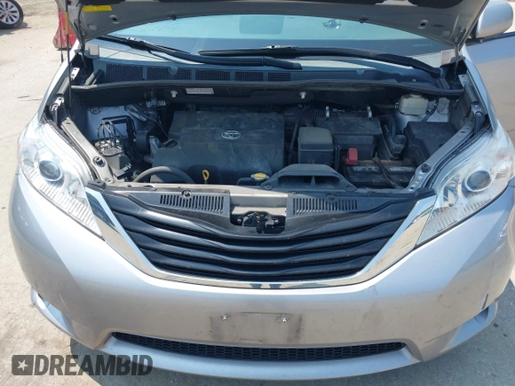 2012 Toyota Sienna LE AAS z VIN 5TDKK3DC0CS210995, wystawiony jako IAAI lot #42439317 z przebiegiem 183 029 mil mil oraz . Historia ofert i sprzedaży dostępna na DreamBid. Obrazek 10.