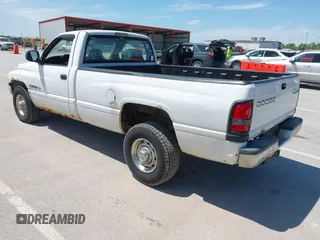 2001 Dodge 2500 z VIN 3B7KC26Z61M283195, wystawiony jako IAAI lot #42307262 z przebiegiem 127 818 mil mil oraz . Historia ofert i sprzedaży dostępna na DreamBid. Obrazek 3.