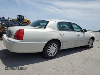 2005 Lincoln Town Car Signature Limited z VIN 1LNHM82W25Y606458, wystawiony jako Copart lot #58135655 z przebiegiem Nie podano mil oraz Szkoda całkowita • Salvage title. Historia ofert i sprzedaży dostępna na DreamBid. Obrazek 3.