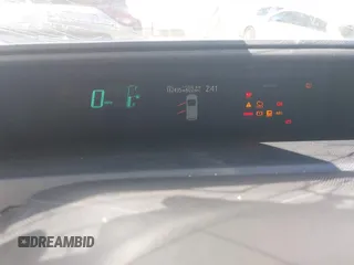 2013 Toyota Prius One z VIN JTDKDTB39D1533017, wystawiony jako IAAI lot #42383282 z przebiegiem 162 435 mil mil oraz . Historia ofert i sprzedaży dostępna na DreamBid. Obrazek 7.