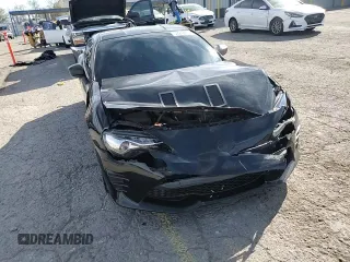 2017 Toyota 86 z VIN JF1ZNAA11H8704619, wystawiony jako Copart lot #50272835 z przebiegiem 104 096 mil mil oraz Szkoda całkowita • Salvage title. Historia ofert i sprzedaży dostępna na DreamBid. Obrazek 10.