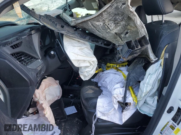 2018 Toyota Sienna SE with VIN 5TDXZ3DC4JS924062, listed as a Copart auction lot 50197695 with Not provided miles and Non repairable. Bid and sale history available at DreamBid. Image 7.