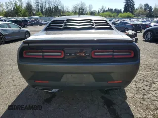 2017 Dodge Challenger R/T Shaker z VIN 2C3CDZBTXHH658675, wystawiony jako Copart lot #52868015 z przebiegiem 90 076 mil mil oraz Szkoda całkowita • Salvage title. Historia ofert i sprzedaży dostępna na DreamBid. Obrazek 6.