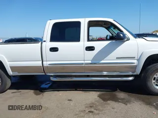 2004 GMC Sierra 2500HD SLE z VIN 1GTHK23U94F238875, wystawiony jako IAAI lot #42162219 z przebiegiem Nie podano mil oraz . Historia ofert i sprzedaży dostępna na DreamBid. Obrazek 13.