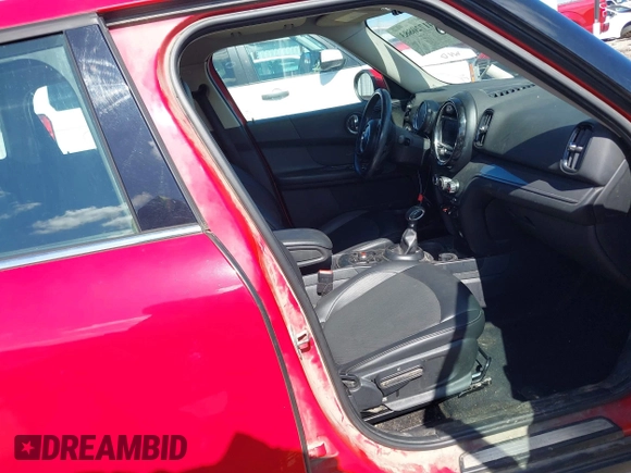 2019 MINI Countryman Cooper with VIN WMZYS7C55K3F45774, listed as a IAAI auction lot 41720883 with 124,599 mi miles and . Bid and sale history available at DreamBid. Image 5.