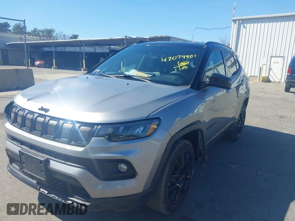 2022 Jeep Compass Latitude z VIN 3C4NJDBB4NT197015, wystawiony jako IAAI lot #42074901 z przebiegiem 61 498 mil mil oraz . Historia ofert i sprzedaży dostępna na DreamBid. Obrazek 19.