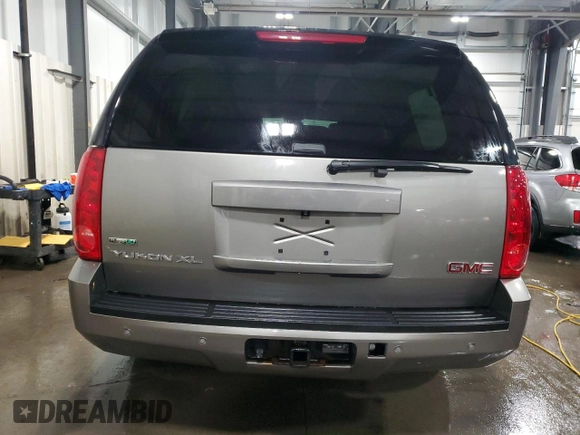 2012 GMC Yukon XL SLT with VIN 1GKS2KE73CR289965, listed as a Copart auction lot 85985984 with 138,742 mi miles and Salvage Title. Bid and sale history available at carsss.com. Image 6.