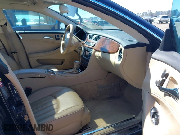 2006 Mercedes-Benz CLS-Class with VIN WDDDJ75X46A016692, listed as a IAAI auction lot 41768351 with 86,847 mi miles. Bid and sale history available at carsss.com. Image 5.