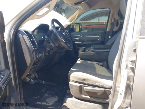 2020 Ram 2500 Big Horn with VIN 3C6UR5DL3LG141225, listed as a IAAI auction lot 41780459 with 117,276 mi miles. Bid and sale history available at carsss.com. Image 5.