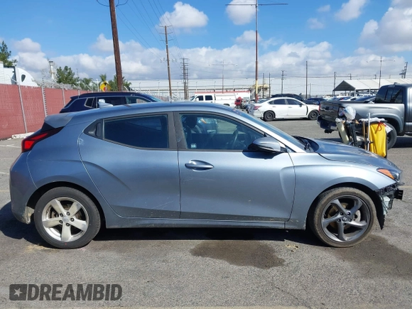 2019 Hyundai Veloster 2.0 with VIN KMHTG6AF8KU019854, listed as a IAAI auction lot 41697113 with 123,851 mi miles. Bid and sale history available at carsss.com. Image 14.