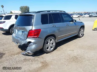 2015 Mercedes-Benz GLK-Class GLK 350 with VIN WDCGG5HB9FG347334, listed as a IAAI auction lot 41840757 with 81,587 mi miles. Bid and sale history available at carsss.com. Image 4.