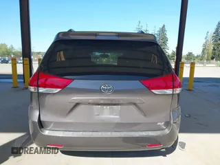 2011 Toyota Sienna XLE AAS with VIN 5TDYK3DC7BS047822, listed as a IAAI auction lot 42073635 with 150,424 mi miles. Bid and sale history available at carsss.com. Image 17.