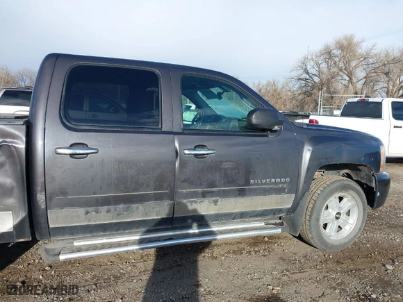 2010 Chevrolet Silverado 1500 LT with VIN 3GCRKSE32AG129922, listed as a IAAI auction lot 40910846 with 122,255 mi miles. Bid and sale history available at carsss.com. Image 22.