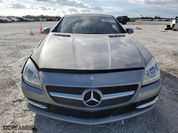 2012 Mercedes-Benz SLK-Class SLK 350 with VIN WDDPK5HA8CF014674, listed as a Copart auction lot 43035715 with 79,506 mi miles and Non Repairable. Bid and sale history available at carsss.com. Image 5.