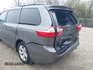 2017 Toyota Sienna LE Auto Access Seat with VIN 5TDKZ3DC6HS881378, listed as a IAAI auction lot 41932471 with 64,626 mi miles. Bid and sale history available at carsss.com. Image 20.