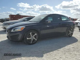 2013 Volvo C30 T5 z VIN YV1672MK9D2307541, wystawiony jako Copart lot #74385534 z przebiegiem 32 577 mil mil oraz Nie do naprawy. Historia ofert i sprzedaży dostępna na DreamBid. Obrazek 1.