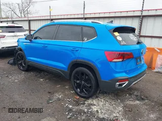 2023 Volkswagen Taos SE z VIN 3VVNX7B28PM305652, wystawiony jako IAAI lot #41892522 z przebiegiem 50 644 mil mil oraz . Historia ofert i sprzedaży dostępna na DreamBid. Obrazek 3.