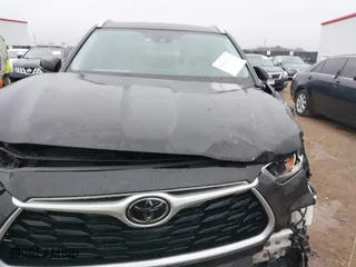 2021 Toyota Highlander XLE with VIN 5TDGZRAH2MS046851, listed as a IAAI auction lot 41603390 with 1 mi miles. Bid and sale history available at carsss.com. Image 13.