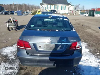 2016 Mercedes-Benz E 350 Luxury z VIN WDDHF8JB0GB284170, wystawiony jako IAAI lot #41269736 z przebiegiem 64 067 mil mil oraz . Historia ofert i sprzedaży dostępna na DreamBid. Obrazek 16.
