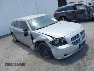 2007 Dodge Magnum with VIN 2D4FV47T07H900215, listed as a IAAI auction lot 39555174 with 174,438 mi miles and . Bid and sale history available at carsss.com. Image 1.